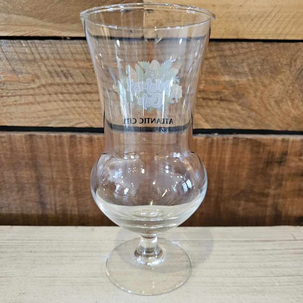 NWOT Rainforest Cafe Atlantic City Hurricane/Frozen Drink Glass